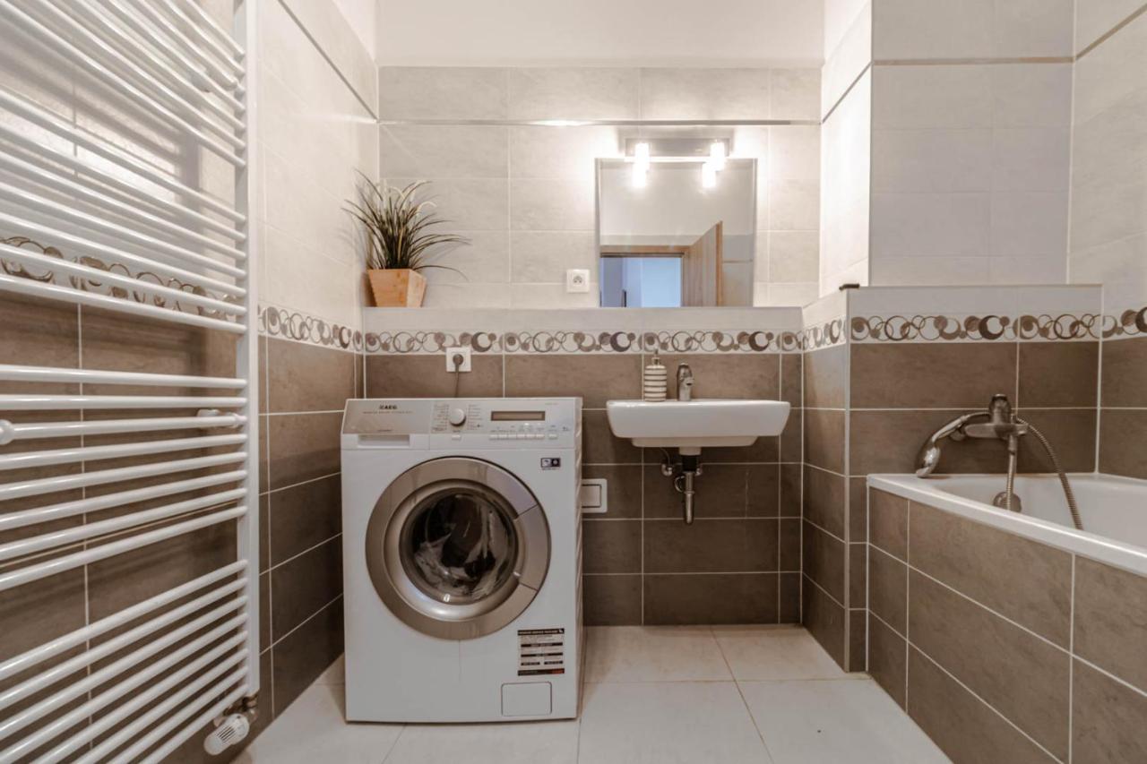 Appartement Moderny Byt V Sirsom Centre à Bratislava Extérieur photo