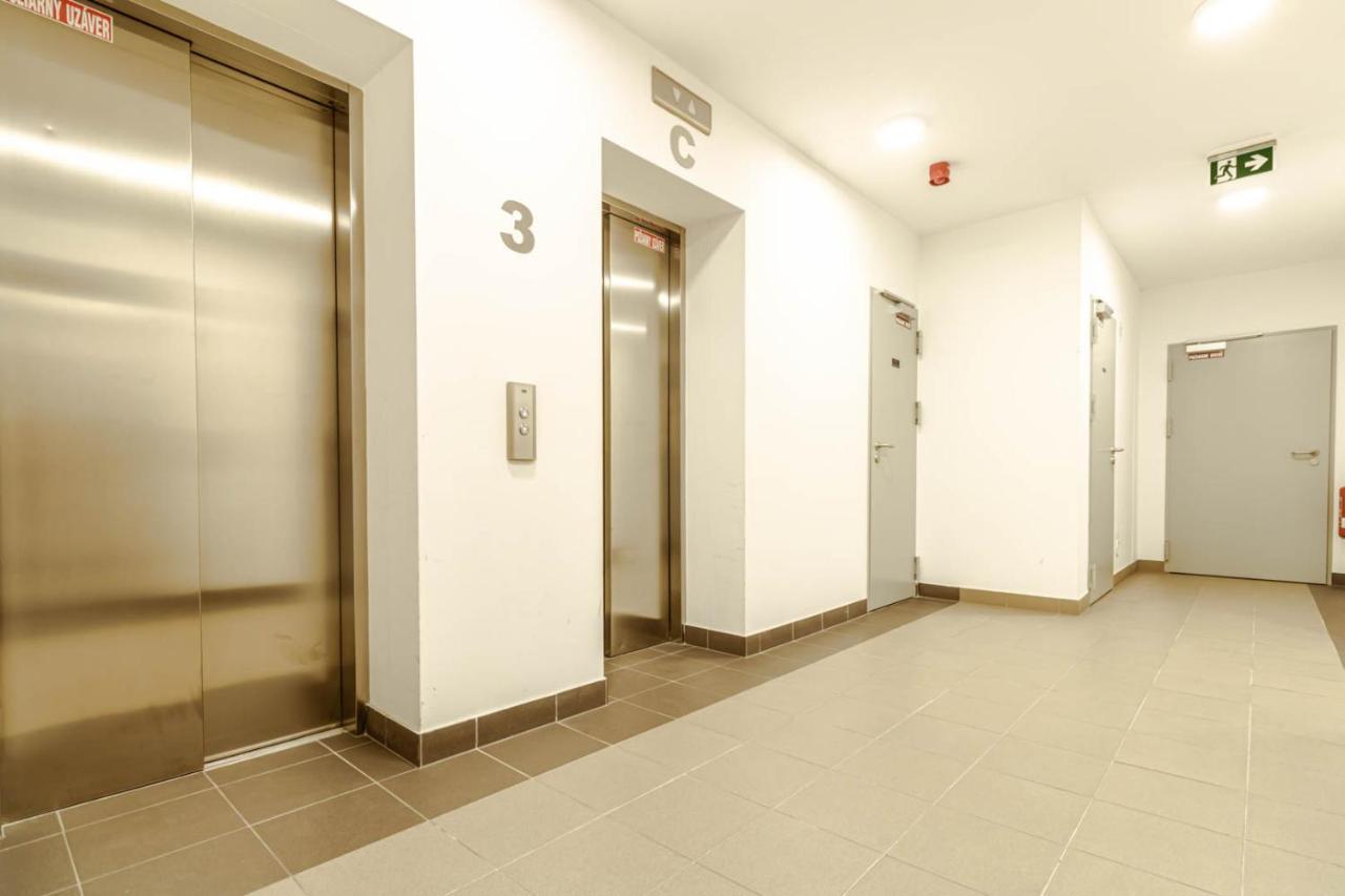 Appartement Moderny Byt V Sirsom Centre à Bratislava Extérieur photo